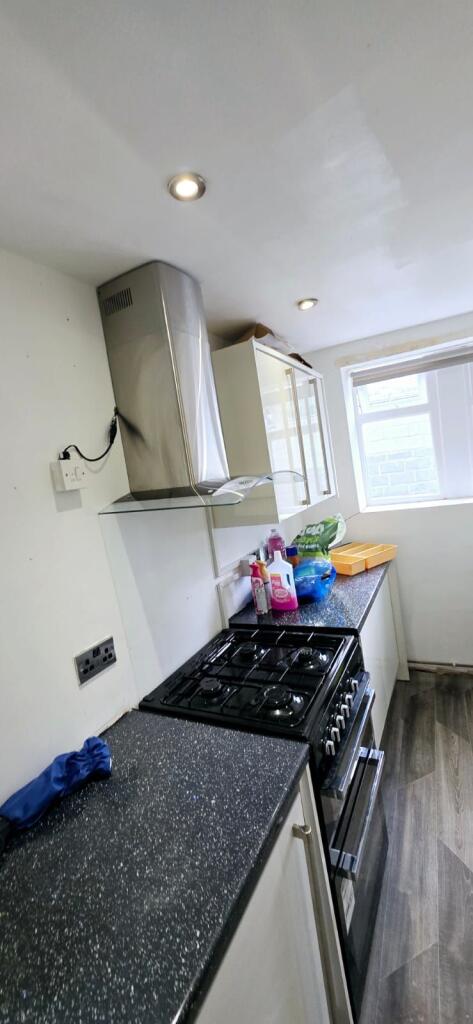 22 Beechwood Avenue, Bradford, West Yorkshire, BD6 3AF photo 5