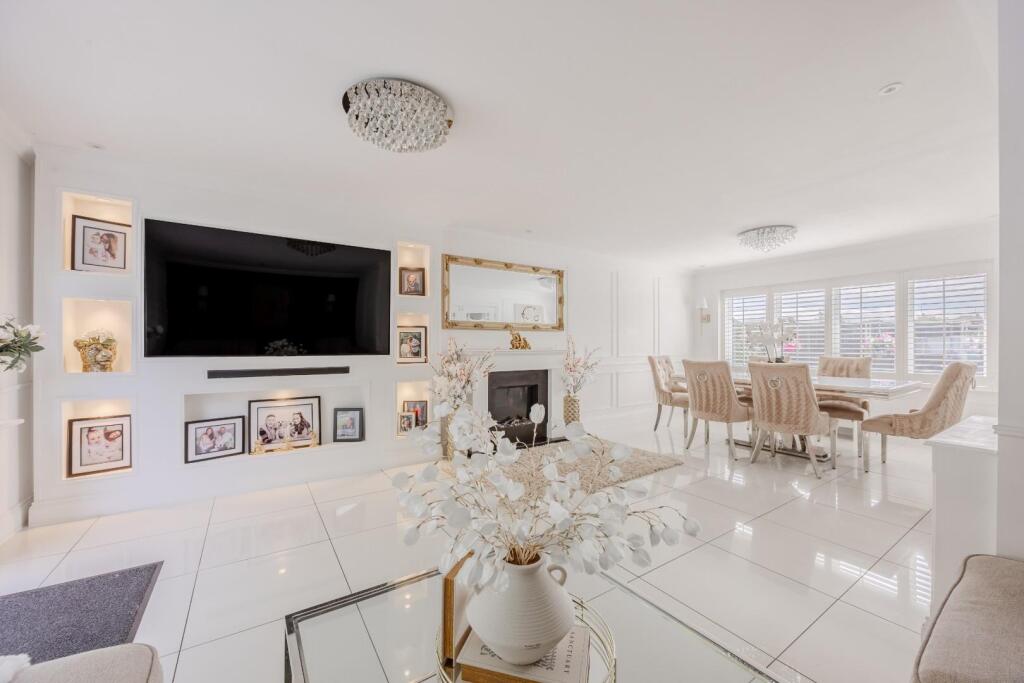 House in Rochford, Rayleigh - View 4