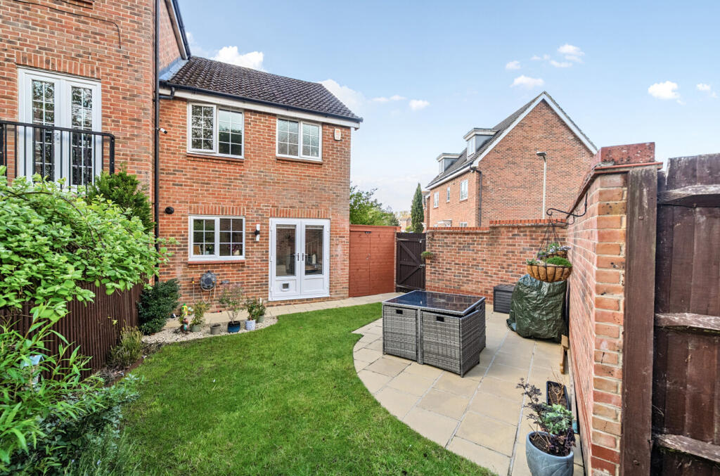 House in Spencers Wood, Shinfield - View 6