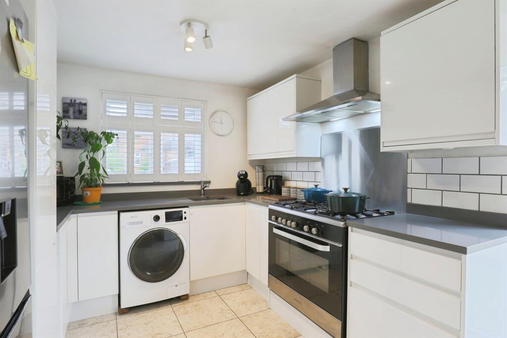 Market End Way, Bicester - View 3