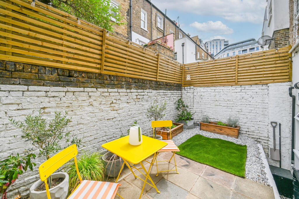 Apartment in London - More