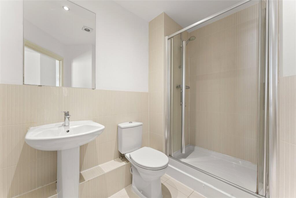 Apartment in Kingston upon Thames - More