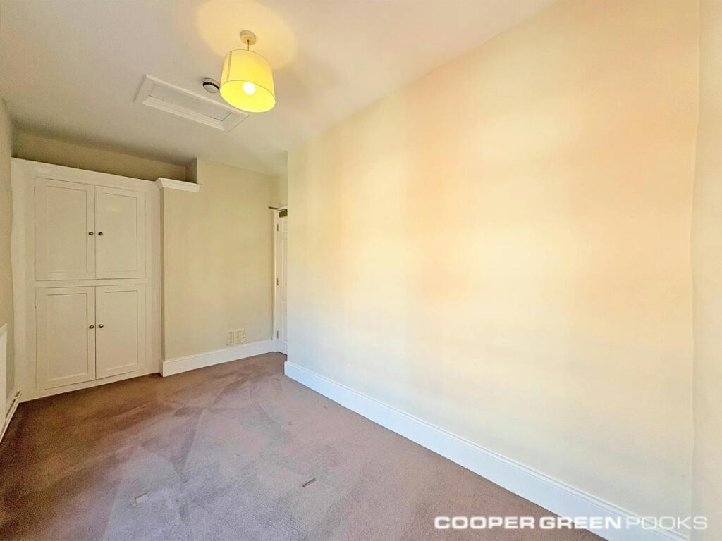 Flat 2, Bedroom Two.jpeg