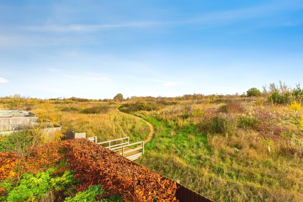 Sunderland Close, Upper Cambourne, Cambridge photo 4