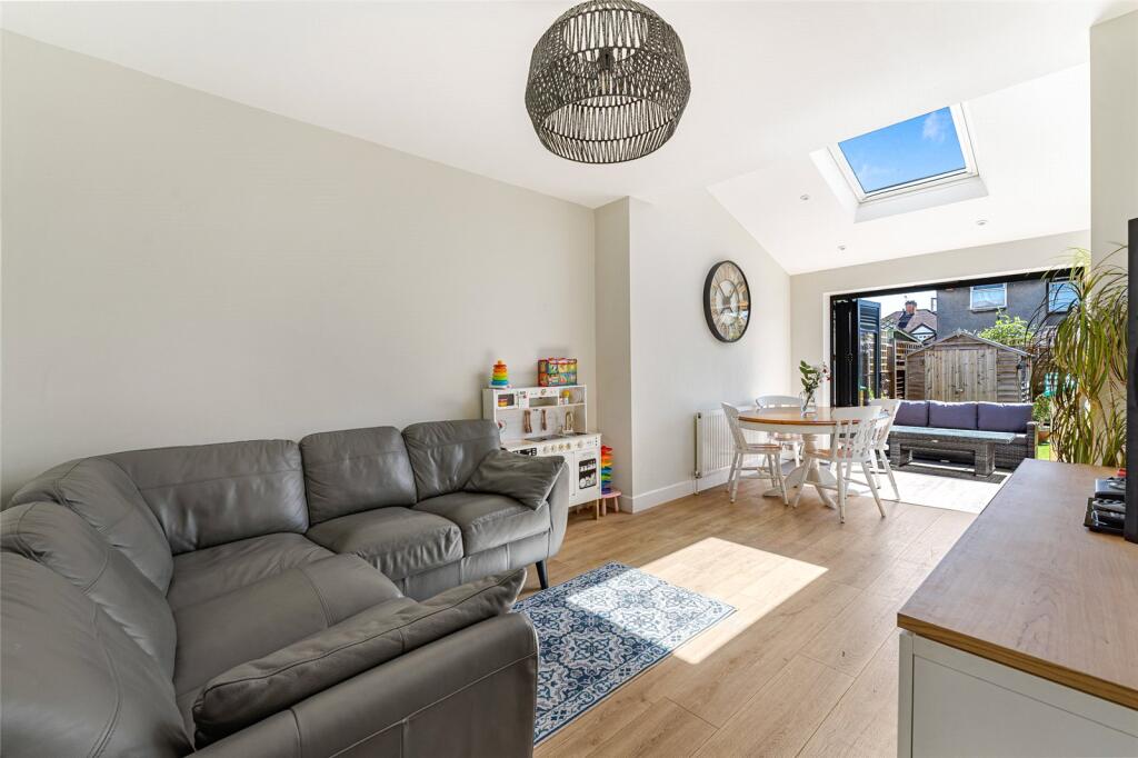 House in Watford, Hertfordshire - More