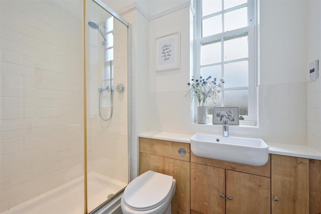 Apartment in Kingston upon Thames - More