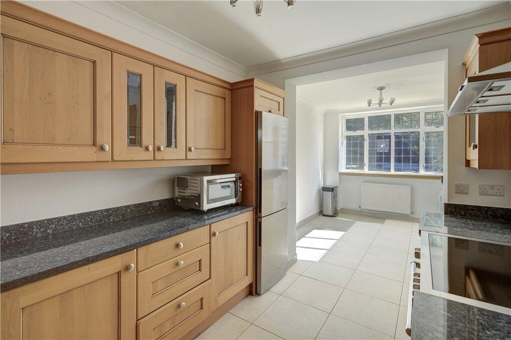 House in London, Copse Hill, Raynes Park - More