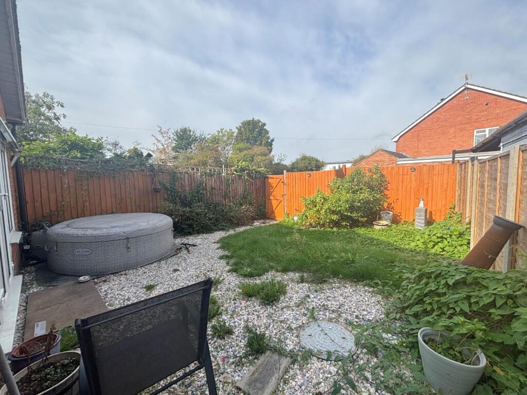 House in Gloucester, Kingsway, Quedgeley - More