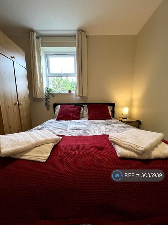 Apartment in Reading - View 4