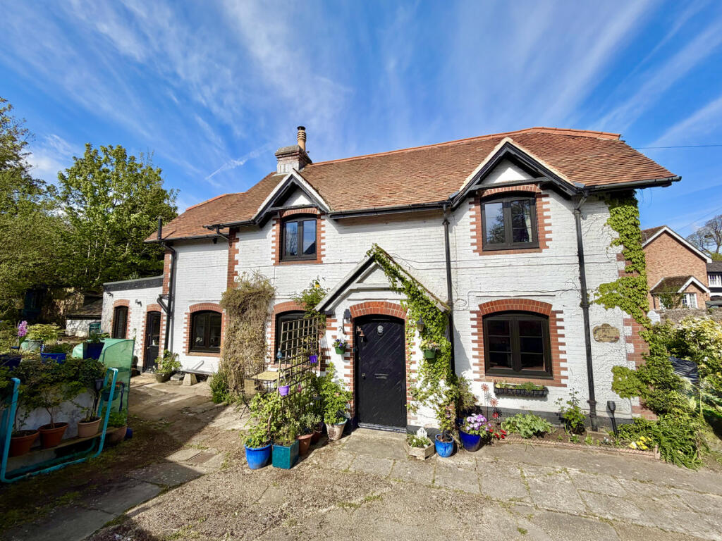 Main image of property: Carisbrooke High Street, Carisbrooke, PO30