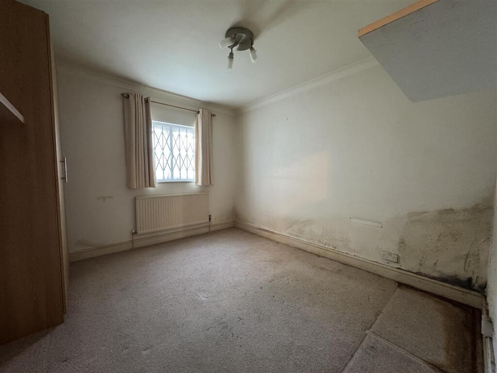 Apartment in Slough - View 4