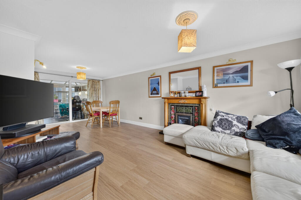House in Rugby, Brownsover - View 3