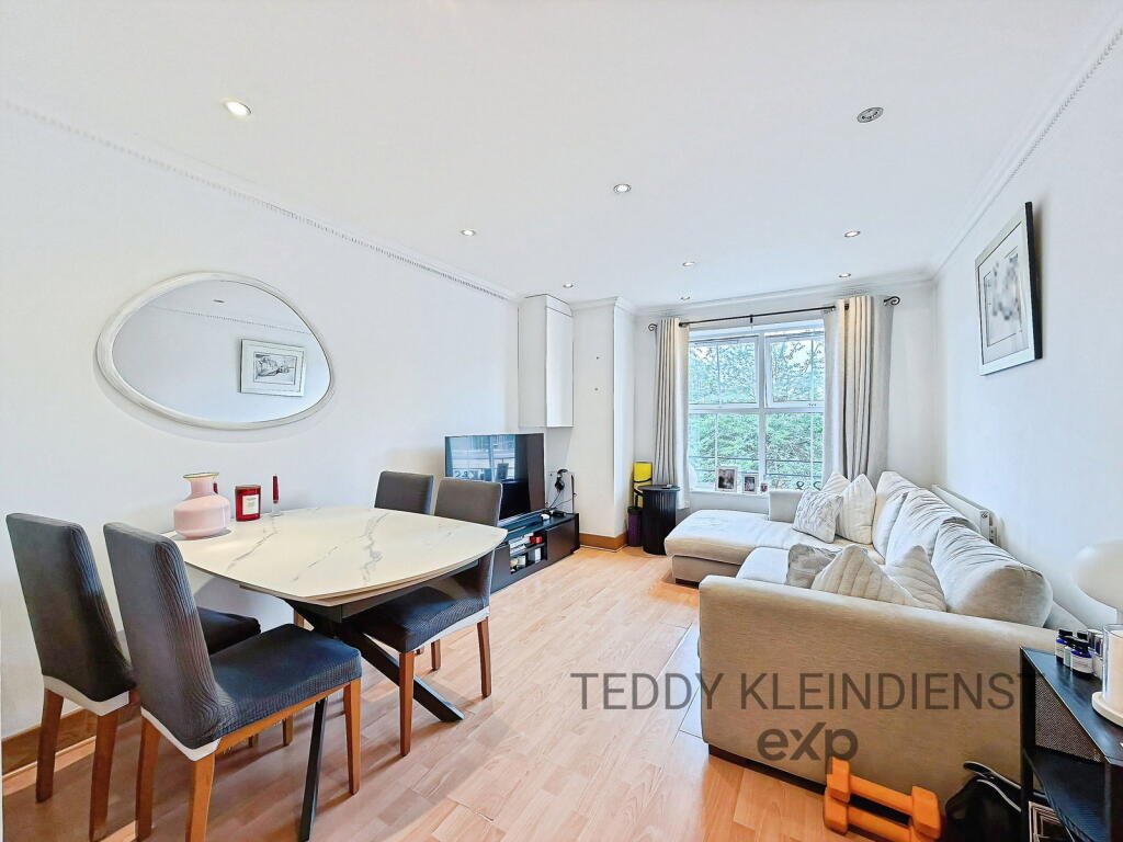 Apartment in Kingston upon Thames - View 2