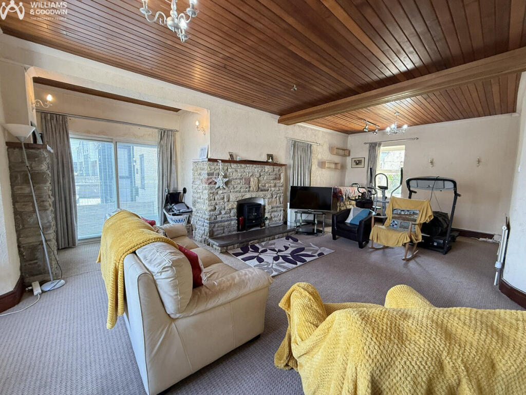 6-bed semi-detached on Station Road, Rhosneigr, Anglesey, LL64, £410,000