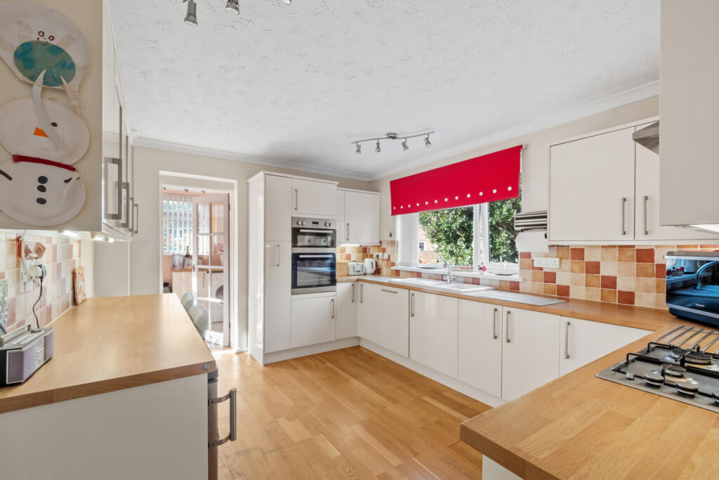 Acacia Close, Weymouth, DT4 9 photo 3