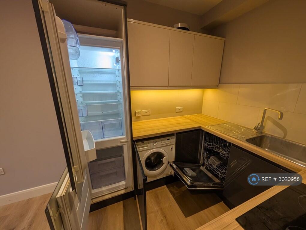 Apartment in Hemel Hempstead - View 5
