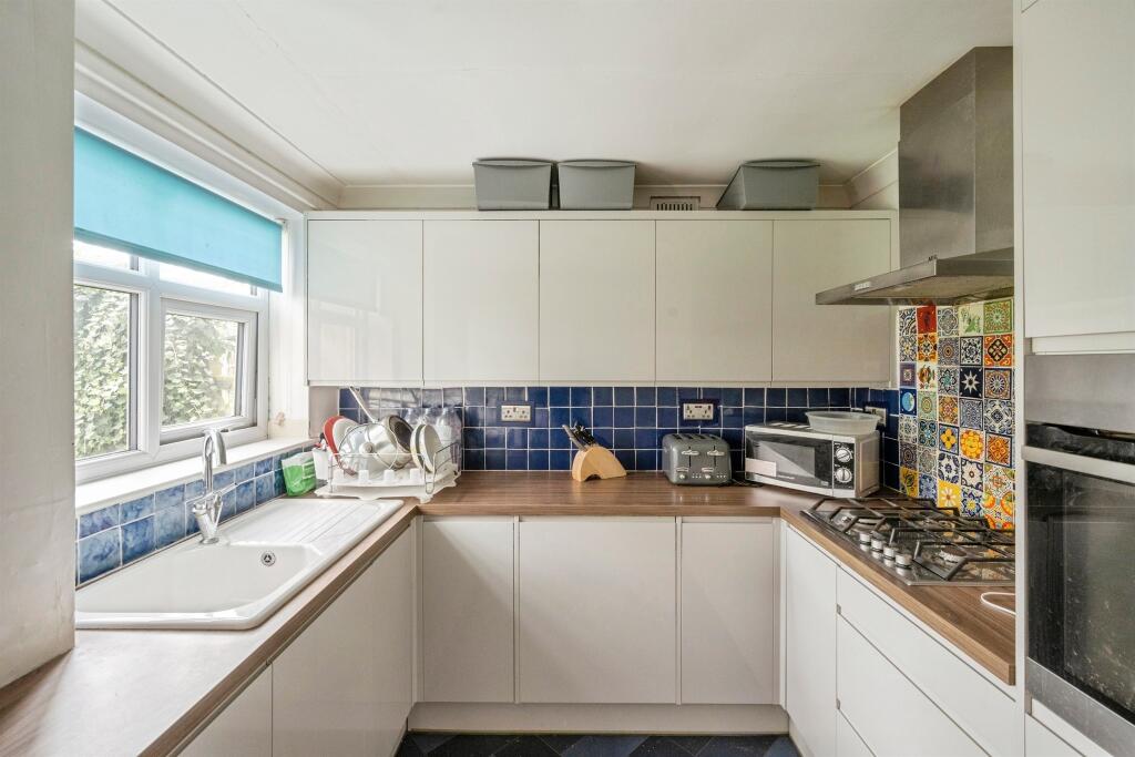 Huntingdon Crescent, Burton-Upon-Stather, Scunthorpe photo 3