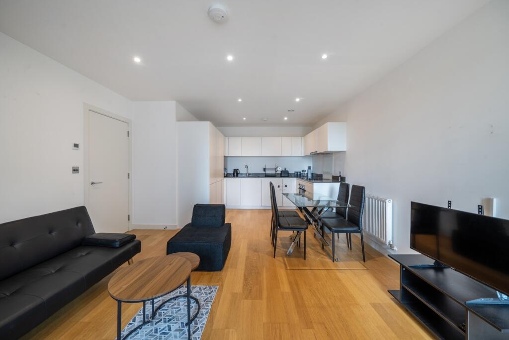 Apartment in Southall - View 5