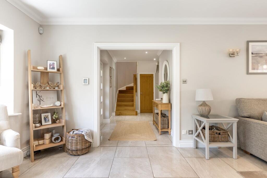 House in Finchampstead - View 4