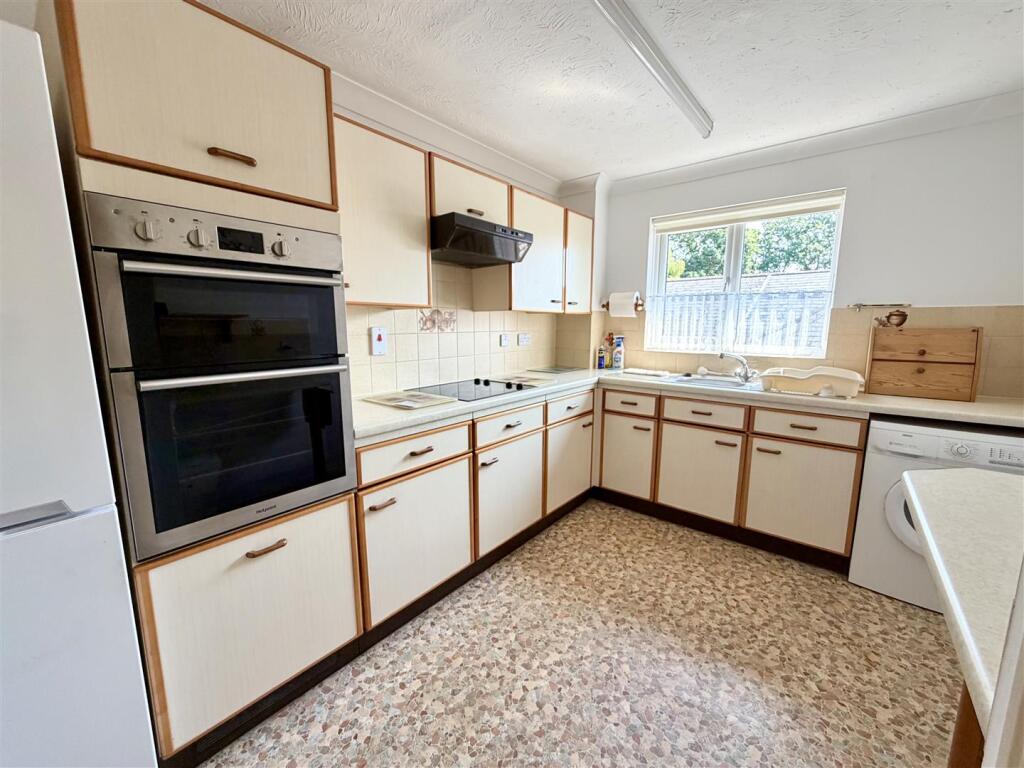Apartment in Upton, Lytchett Minster and Upton - View 5