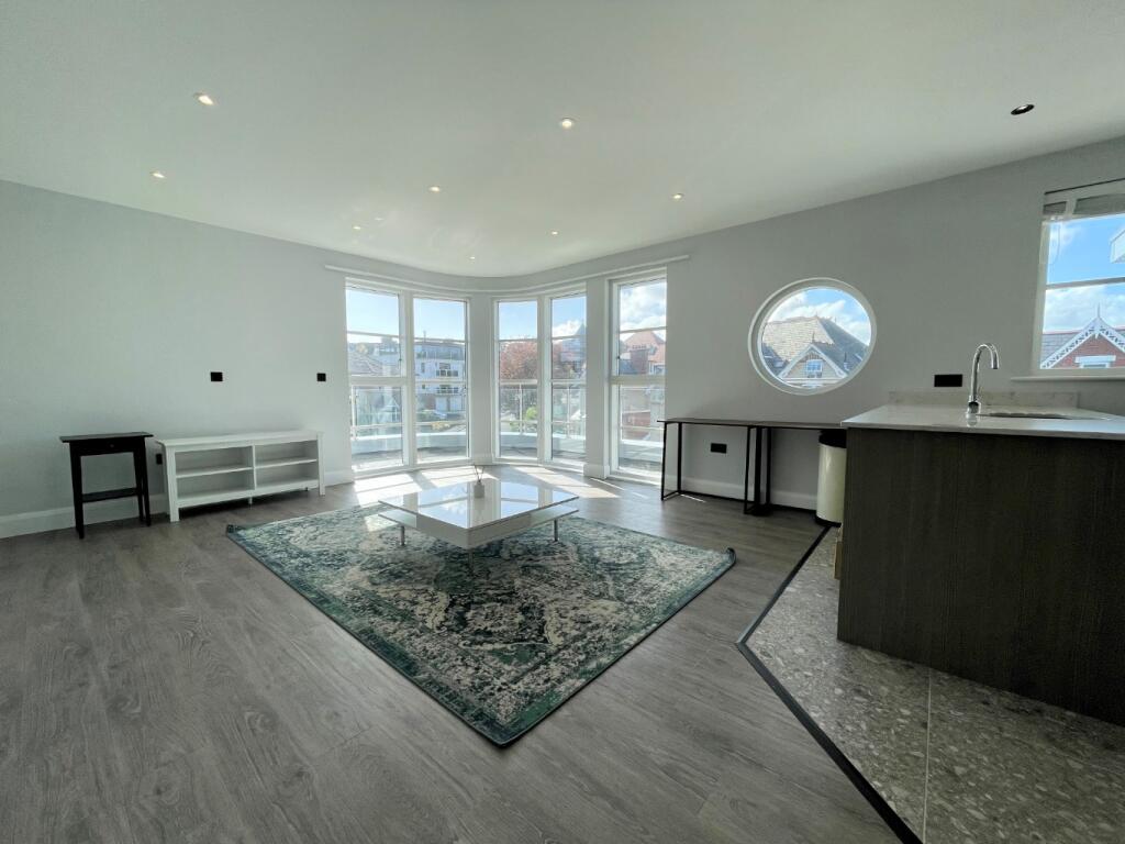 Apartment in Bournemouth, Westbourne - View 2