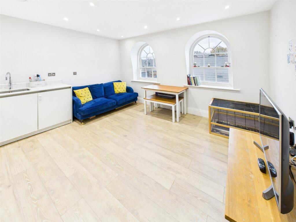 Apartment in Twickenham - View 2