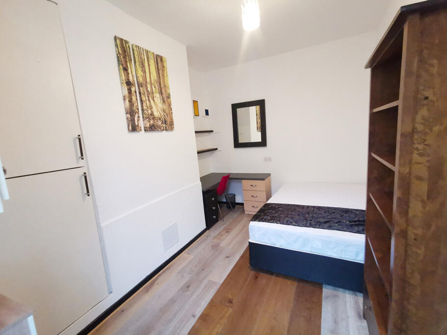 House in Leeds, Woodhouse Cliff, Woodhouse - View 4