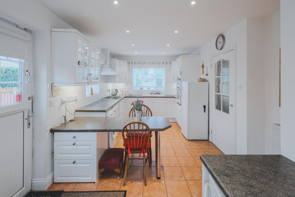 Witts Lane, Purton, Swindon, Wiltshire, SN5 photo 4