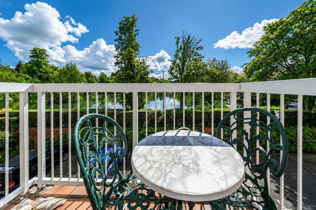 Apartment in Guildford - View 3