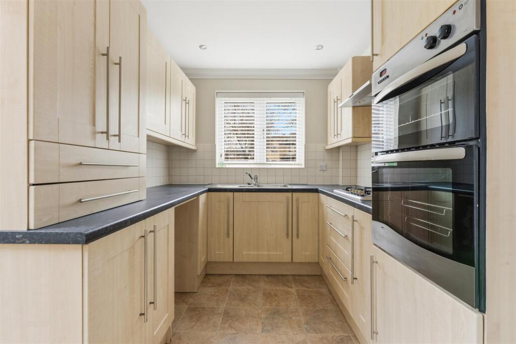 House in Kettering, North Northamptonshire - More