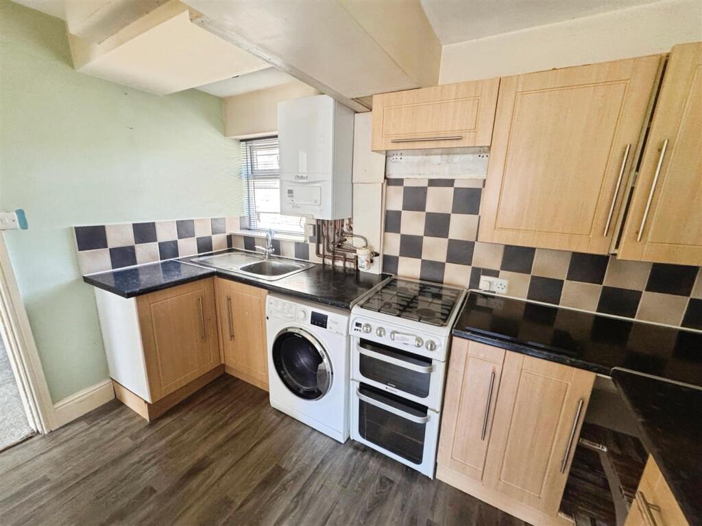 House in Bradford, West Yorkshire - View 4