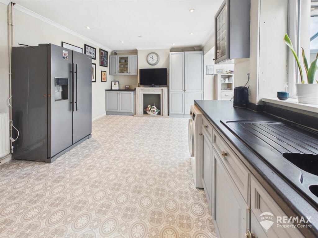 House in Harwich, Upper Dovercourt - More