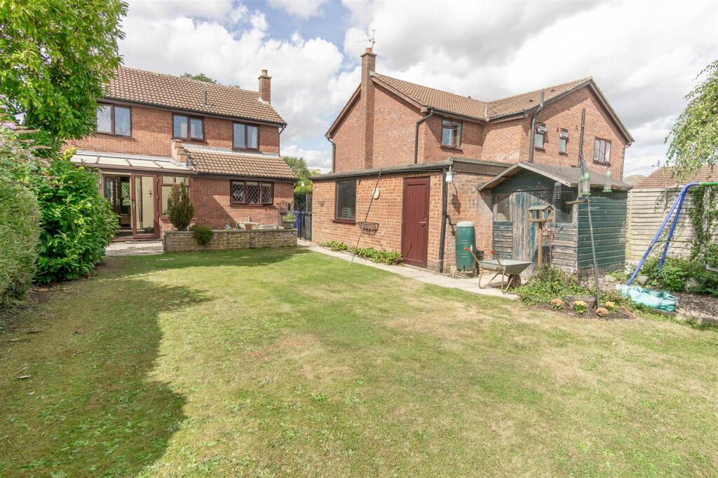 Garthends Lane, Hemingbrough, Selby photo 3
