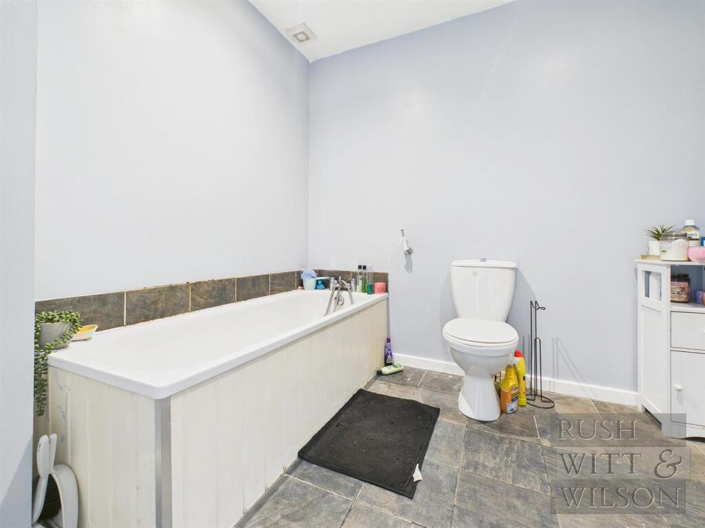 Apartment in Tonbridge - More