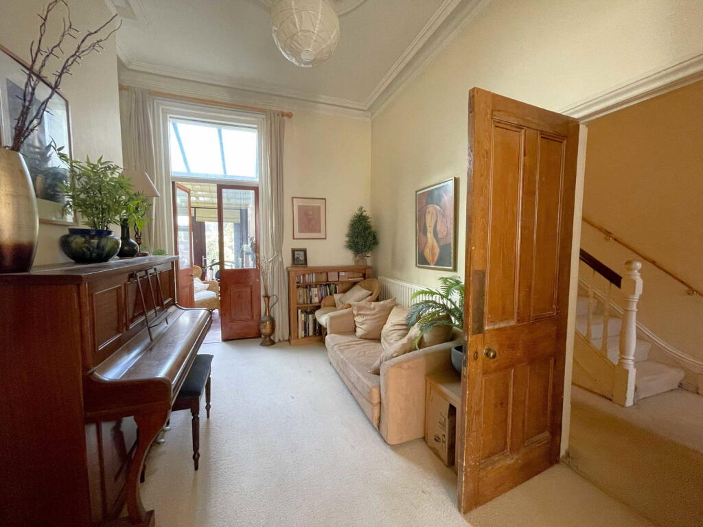 House in Portsmouth, Southsea - More