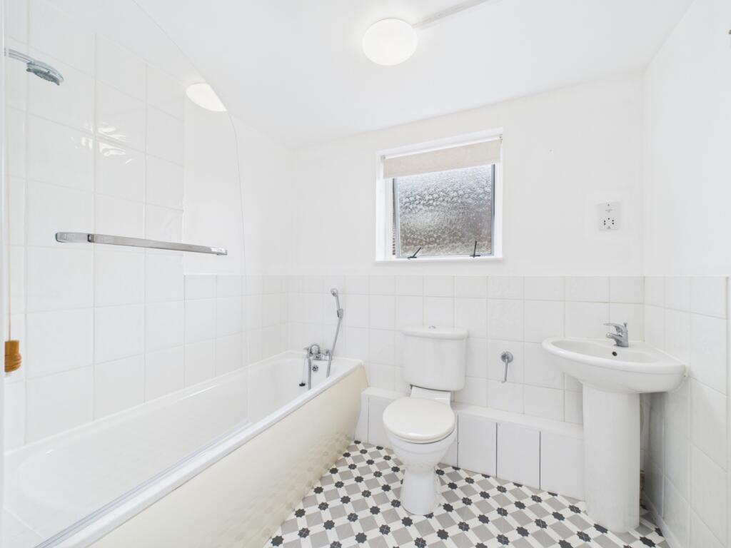 Apartment in Cheltenham, Warden Hill, Tivoli - View 5