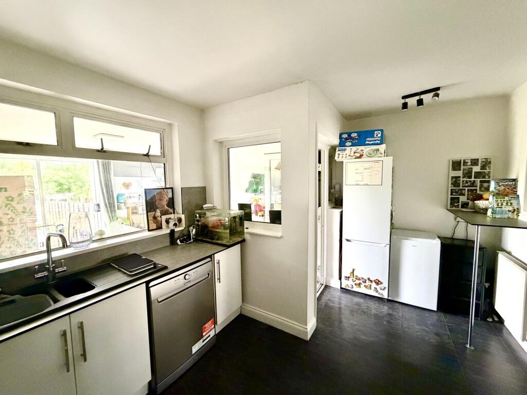 House in London, Royal Borough of Kingston upon Thames - View 3