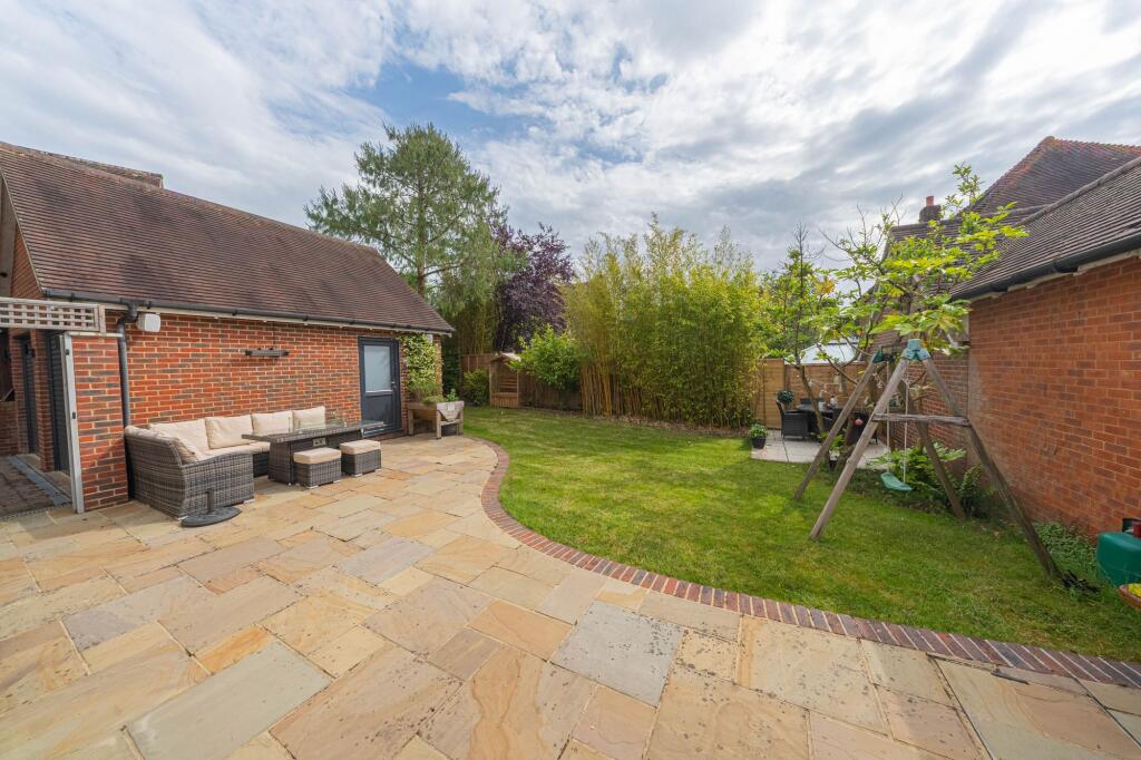 Heasewood, Haywards Heath, RH16 photo 4