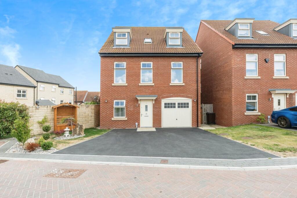 5-bed detached on Seals Drive, Ackworth, WF7, £440,000