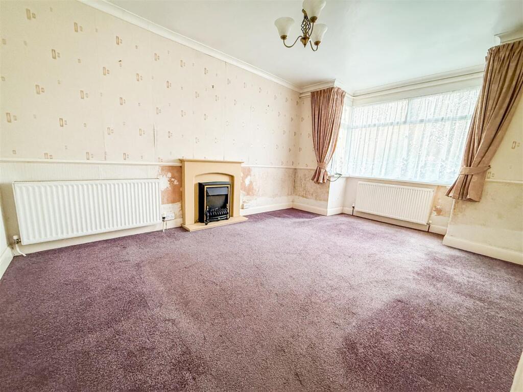 Balmoral Avenue, Clacton-On-Sea, Essex photo 2