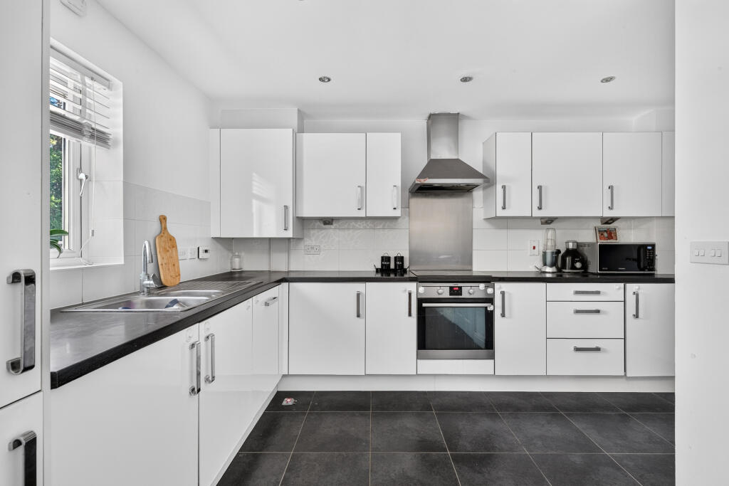 House in Bracknell, The Parks, Birch Hill - View 3