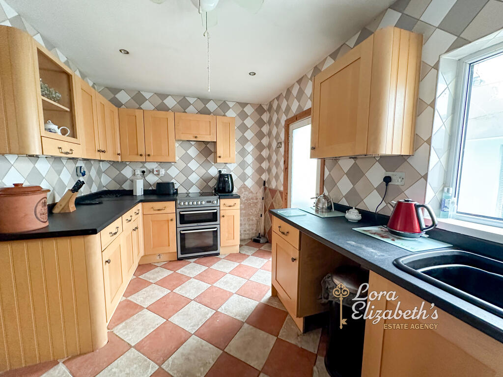 House in Ashfield, Sutton in Ashfield, Nottinghamshire - View 4