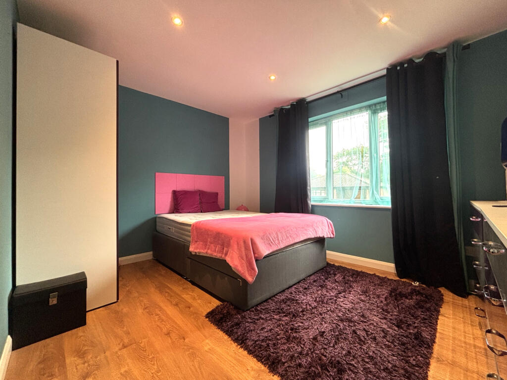 Apartment in Crowborough, St John's - View 5