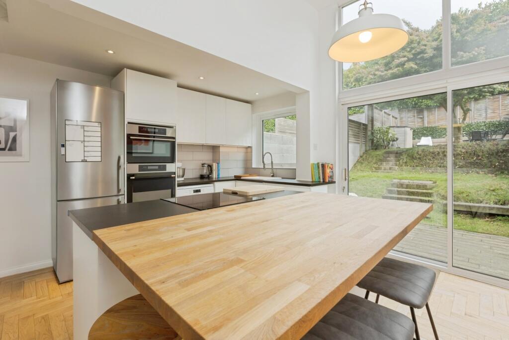 Ashdown Close, Tunbridge Wells, Kent, TN4 photo 3