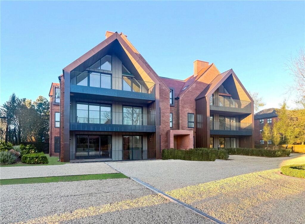 3-bed flat on The Links, Meols Drive, West Kirby, CH48, £800,000