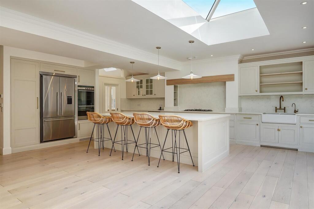House in Reigate and Banstead, Banstead - View 5