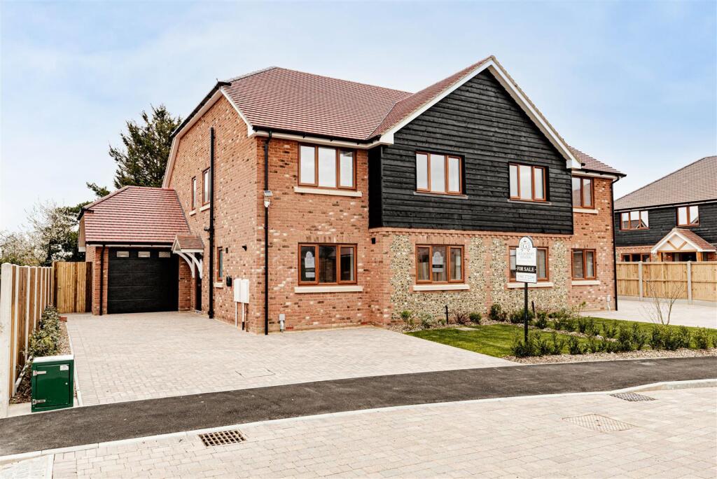 3-bed semi-detached on The Birch, Mill Field, Ash, Canterbury, Kent, CT3 2BD, £495,000