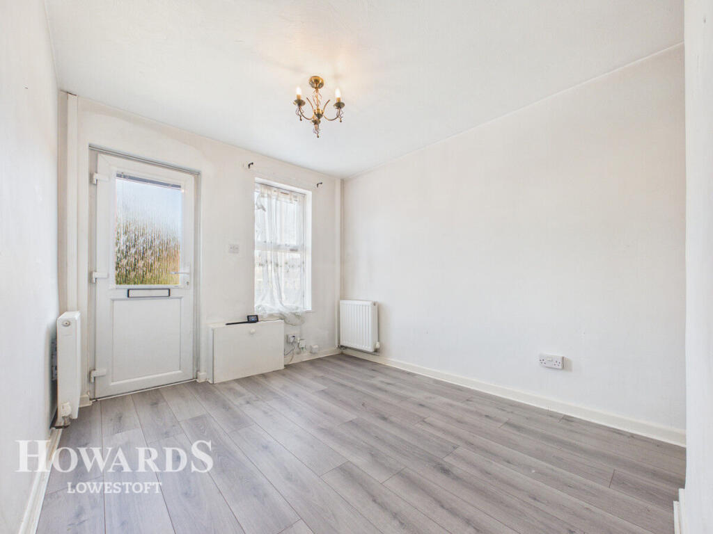 2-bed terraced on Arnold Street, Lowestoft, £105,000