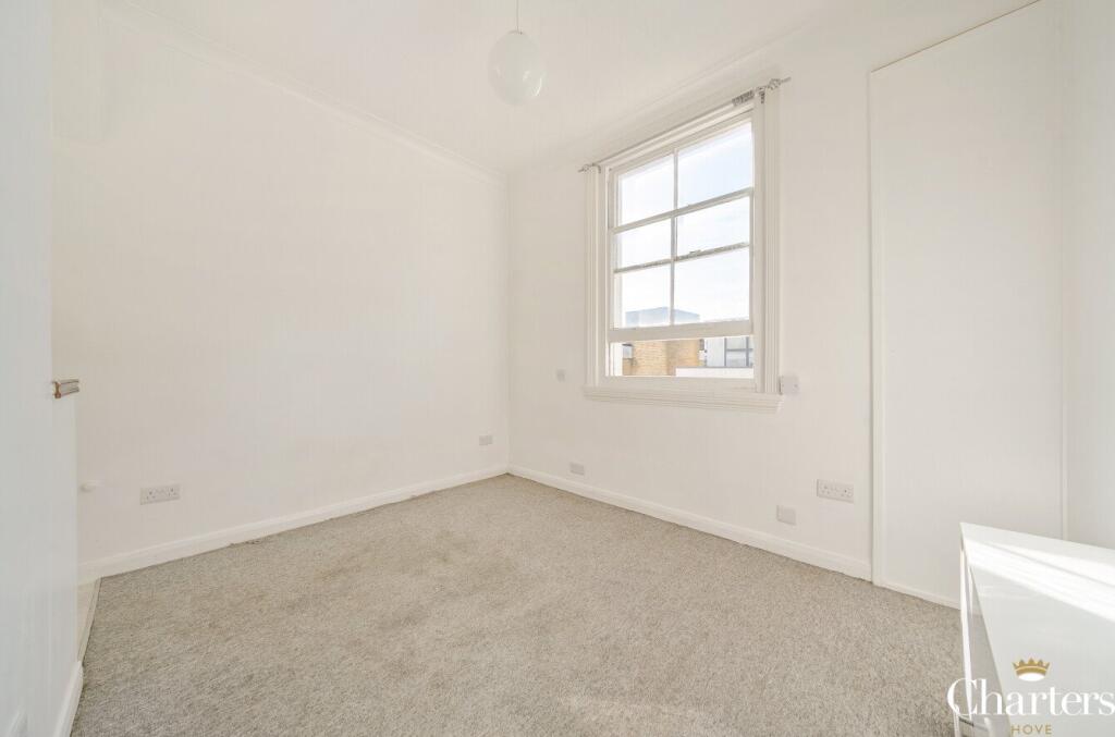 Apartment in Hove, Brunswick - View 4