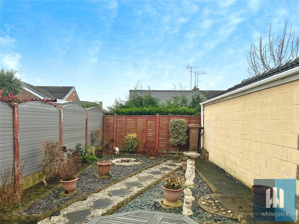 Cotswold Close, Hemsworth, Pontefract, West Yorkshire, WF9 photo 3
